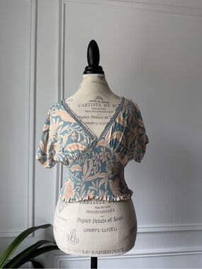 Smocked V-Neck Floral Crop Top in Sage and Beige